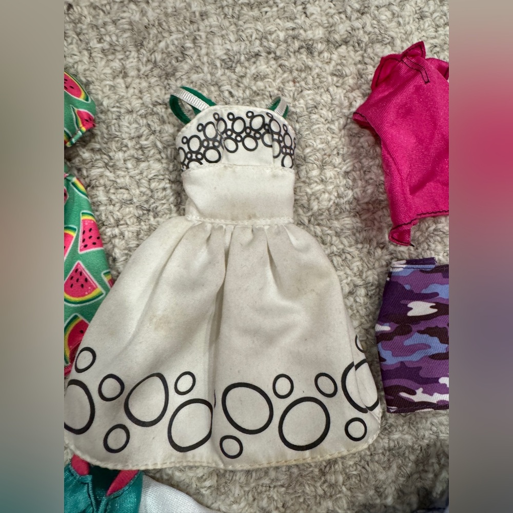 Another lot of Barbie clothes.. Malibu Barbie, ballet dancer, mixture of vintage - Picture 7 of 15